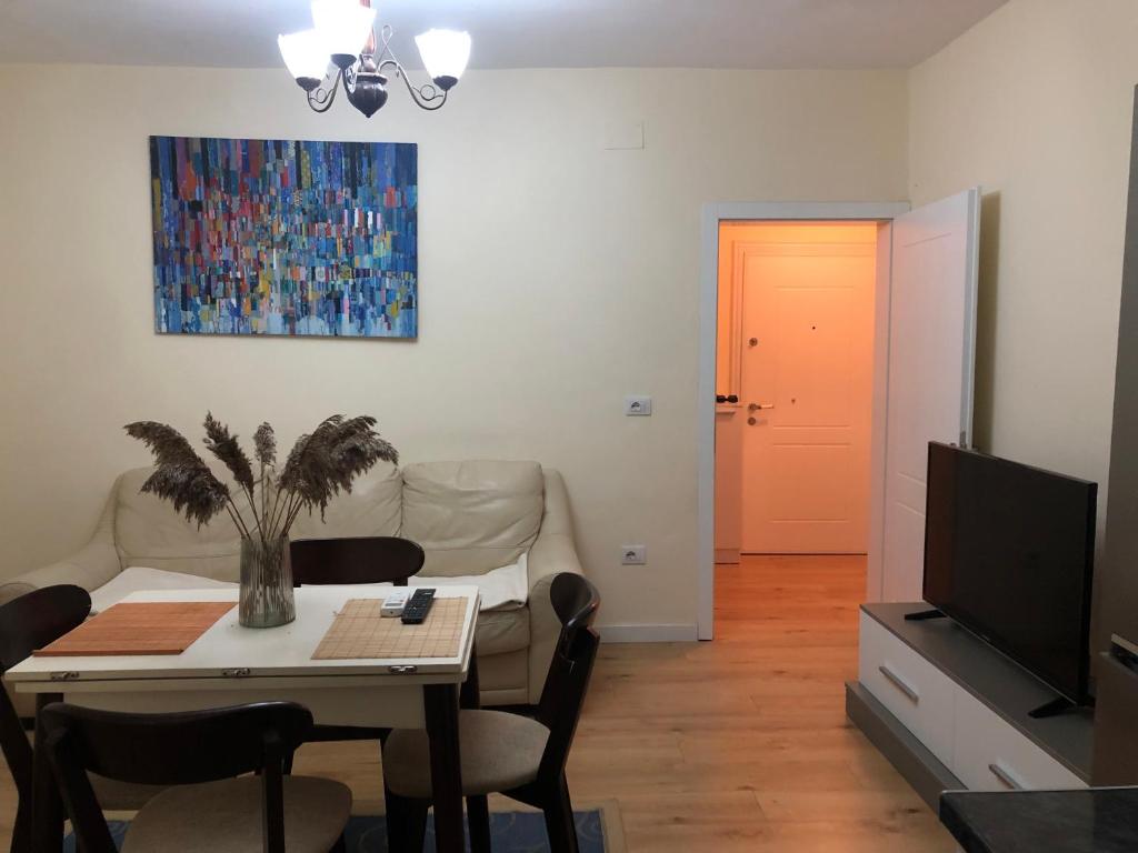 Itan’s lovely two bedroom flat in center of Tirana - Image 9