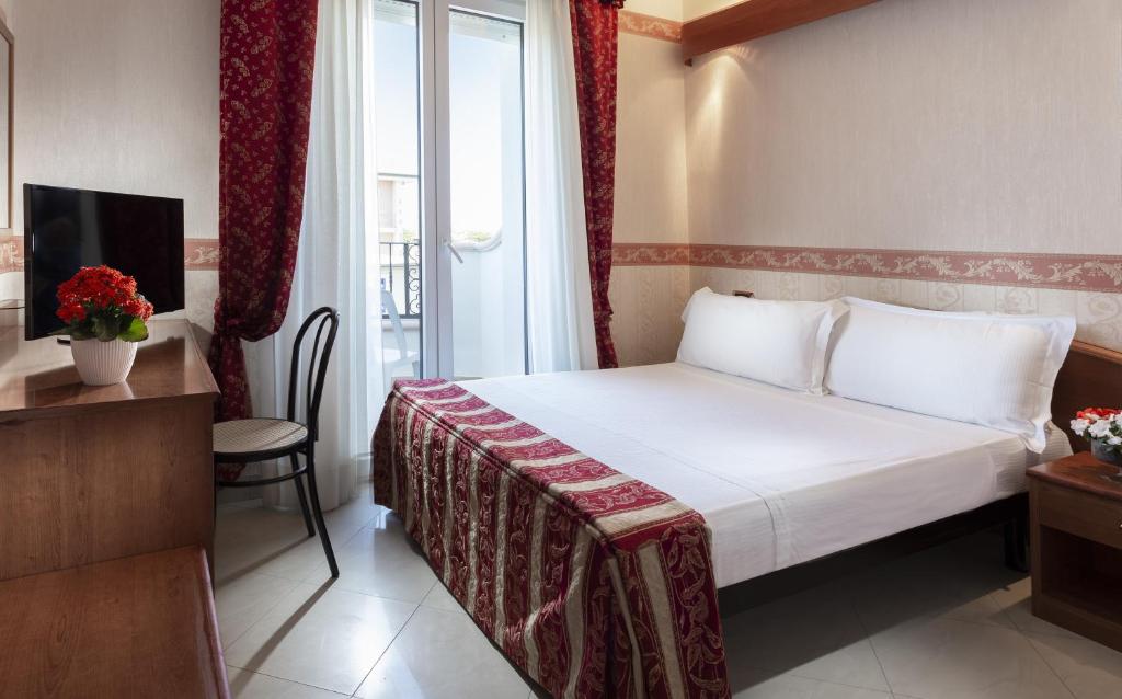 Postel nebo postele na pokoji v ubytování Hotel Gallia Palace