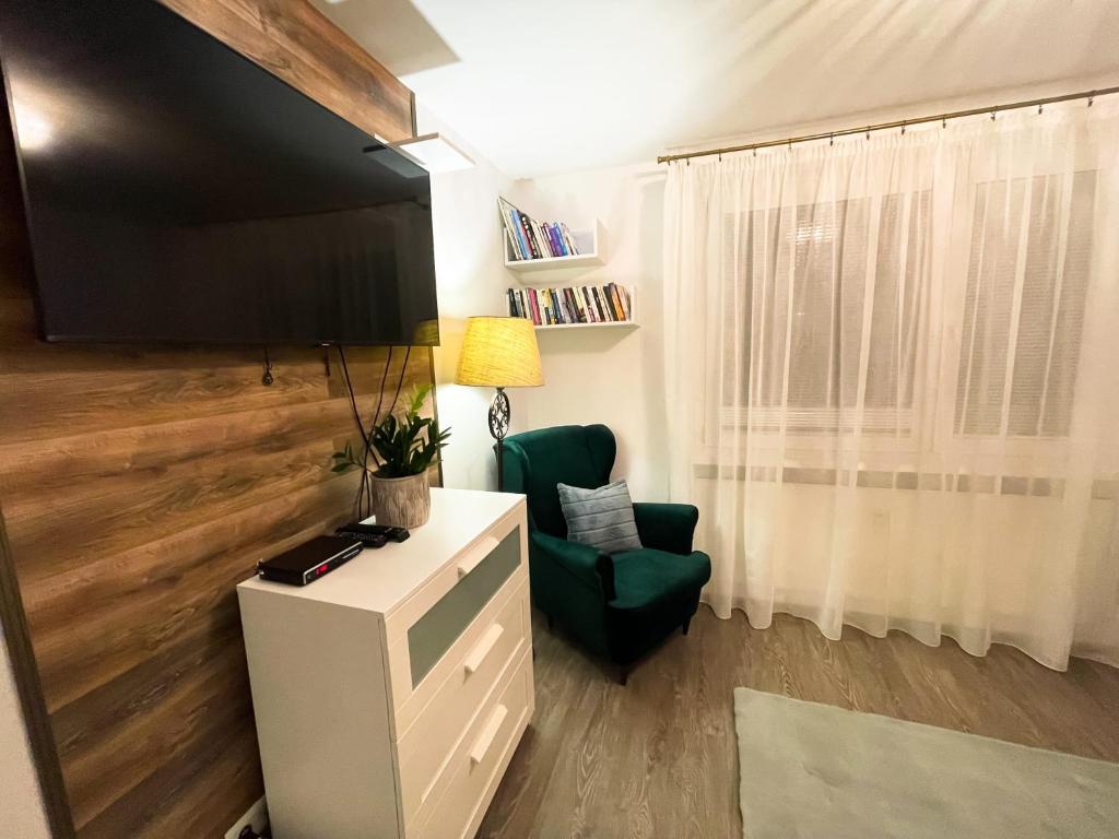TV a/nebo společenská místnost v ubytování Apartman Anita