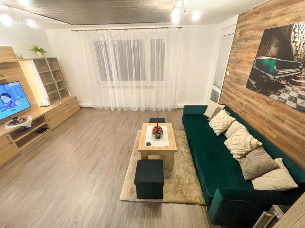TV a/nebo společenská místnost v ubytování Apartman Anita