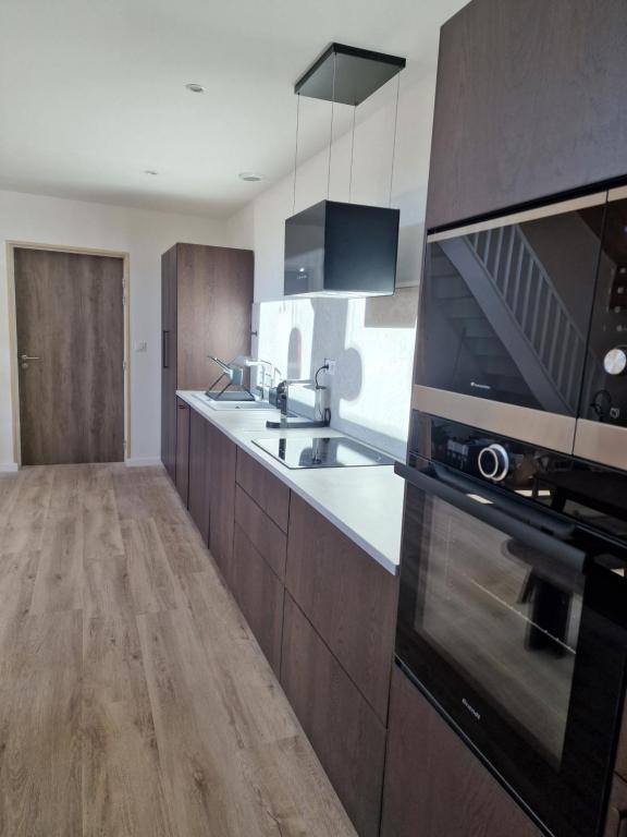 Kuchyň nebo kuchyňský kout v ubytování Duplex type chalet dans le Jura