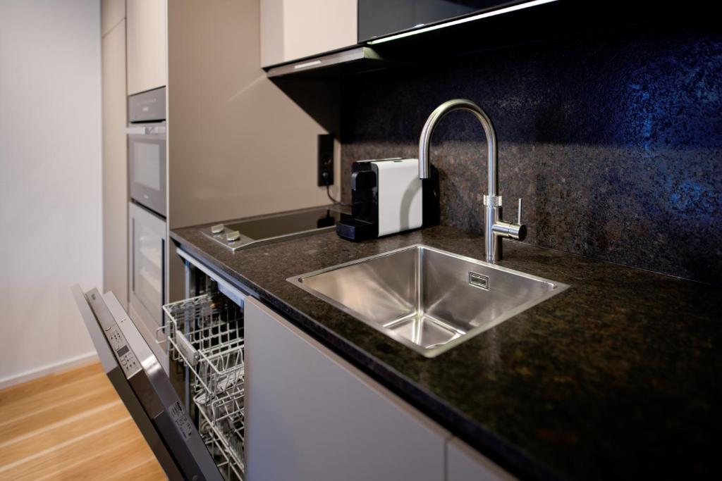 Kuchyň nebo kuchyňský kout v ubytování Molo-Lipno Residence B202