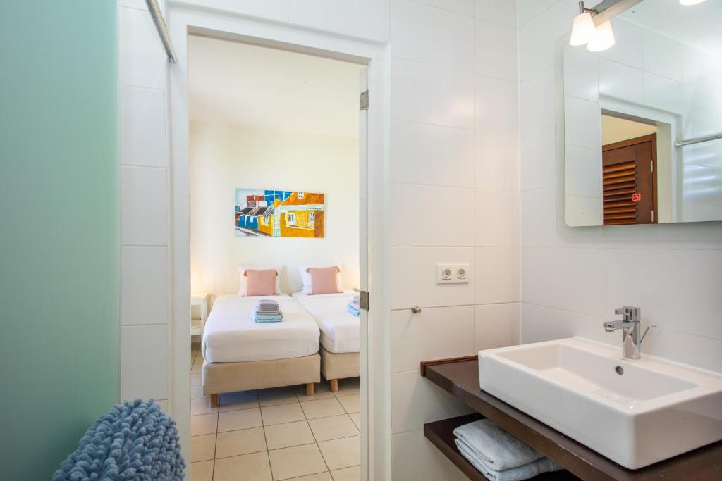 Postel nebo postele na pokoji v ubytování Boca Gentil sea view apartment - Jan Thiel