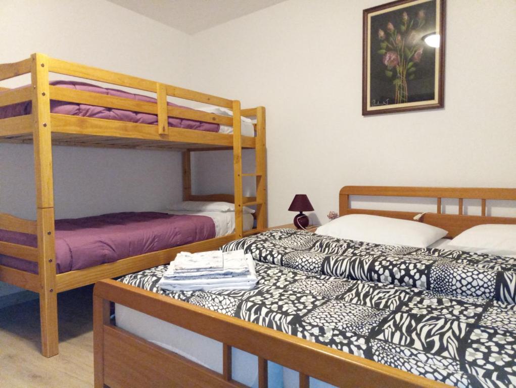 a bedroom with two bunk beds and a table at Casa Negritella in Serrada