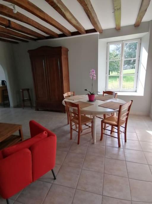 Posezení v ubytování Charmant gîte : Les flambeaux