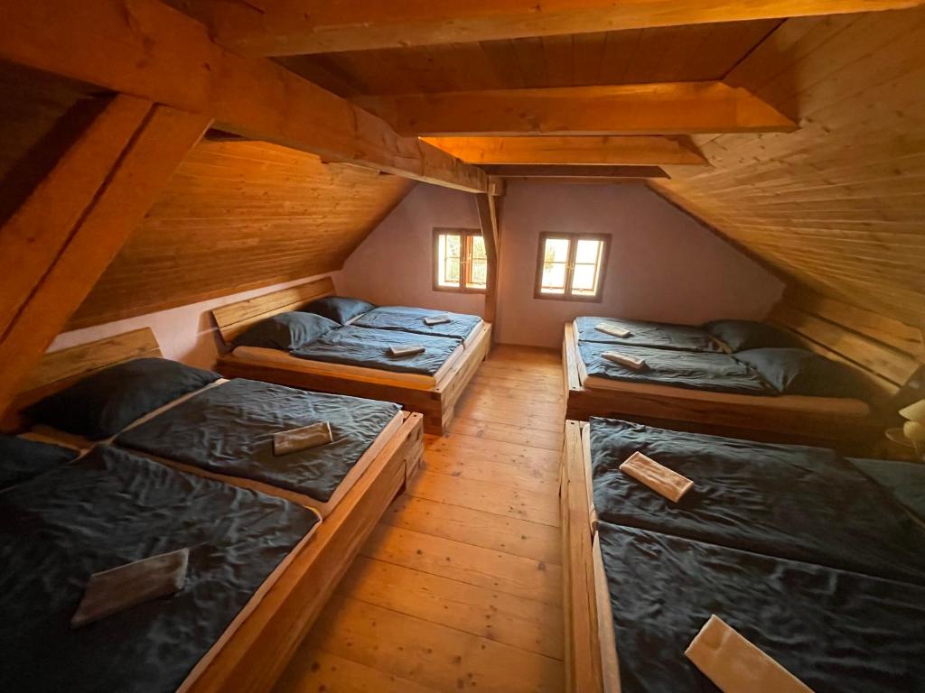 Postel nebo postele na pokoji v ubytování Chalupa U Kocourka