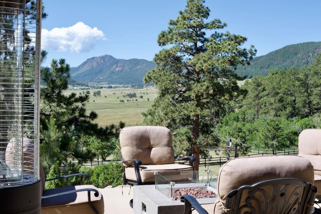 Mountain Luxury & Views Galore Near Palmer Lake - Housity