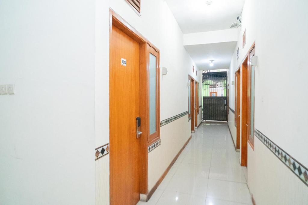 Fotografie z fotogalerie ubytování RedDoorz near Flyover Arjosari Malang v destinaci Malang