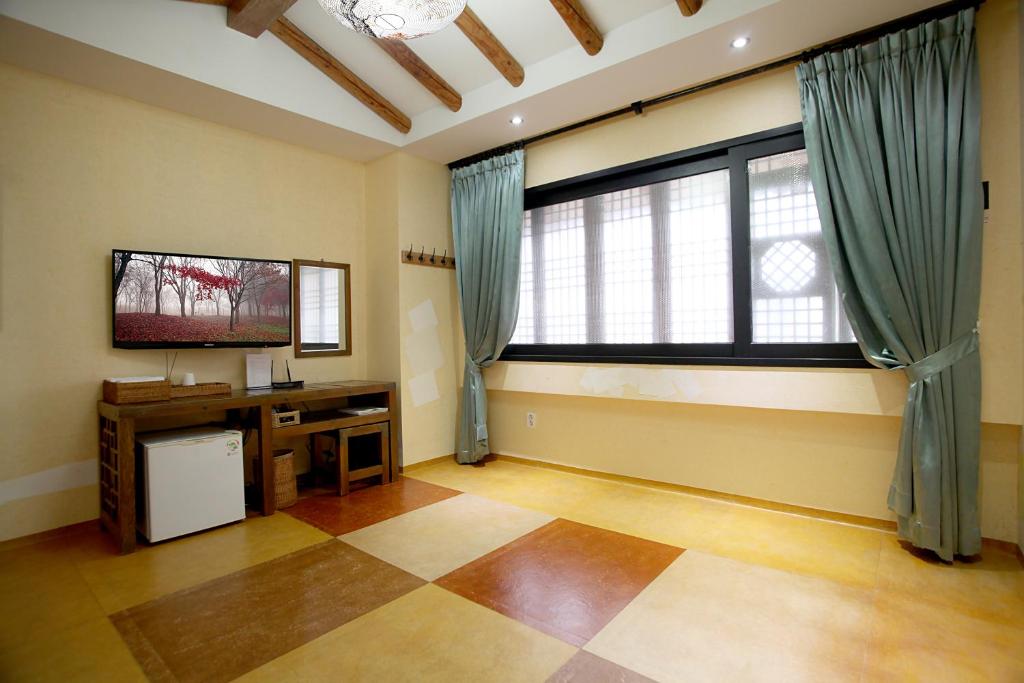 Jeonju Hanok Taejogung Hotel - Standaard Ondol Kamer
