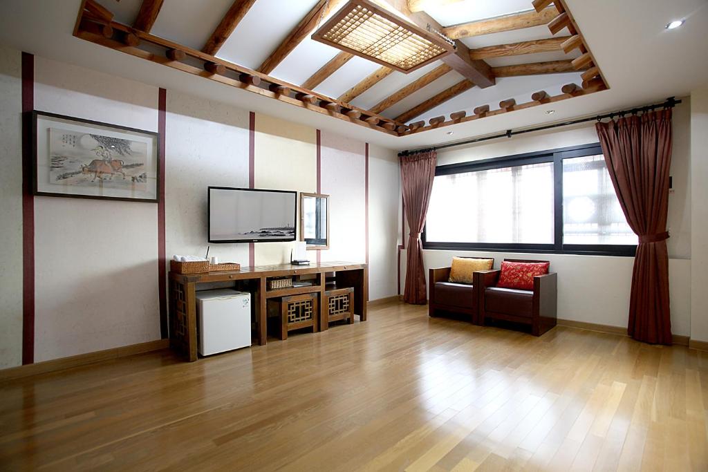 Jeonju Hanok Taejogung Hotel - Luxe Ondol Kamer