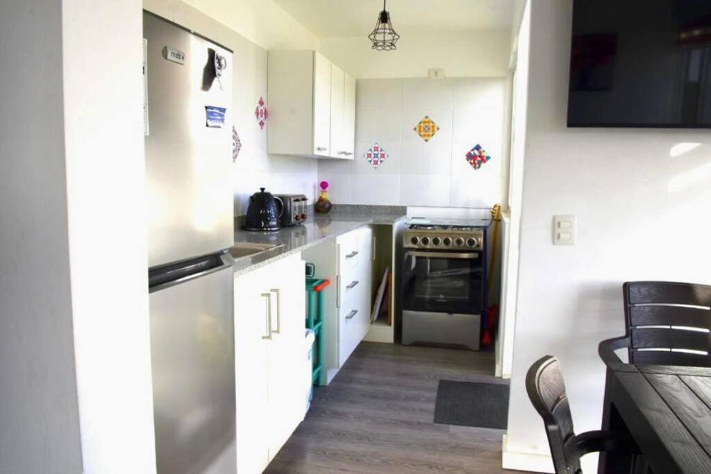 Kuchyň nebo kuchyňský kout v ubytování Hermosa Casa El Tabo nueva en condominio
