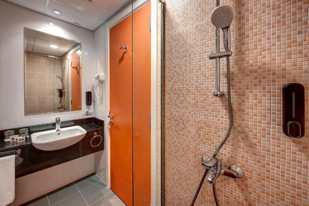 
Superior Waterfront Twin
