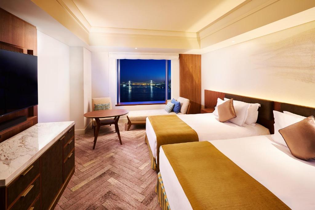 Postel nebo postele na pokoji v ubytování InterContinental Tokyo Bay by IHG