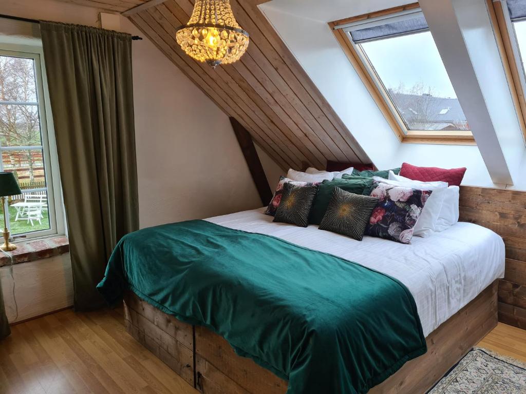 Postel nebo postele na pokoji v ubytování Lanthotell Lögnäs Gård