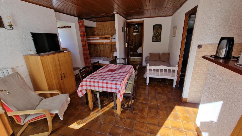 Kuchyňa alebo kuchynka v ubytovaní Chalet l'Acinos