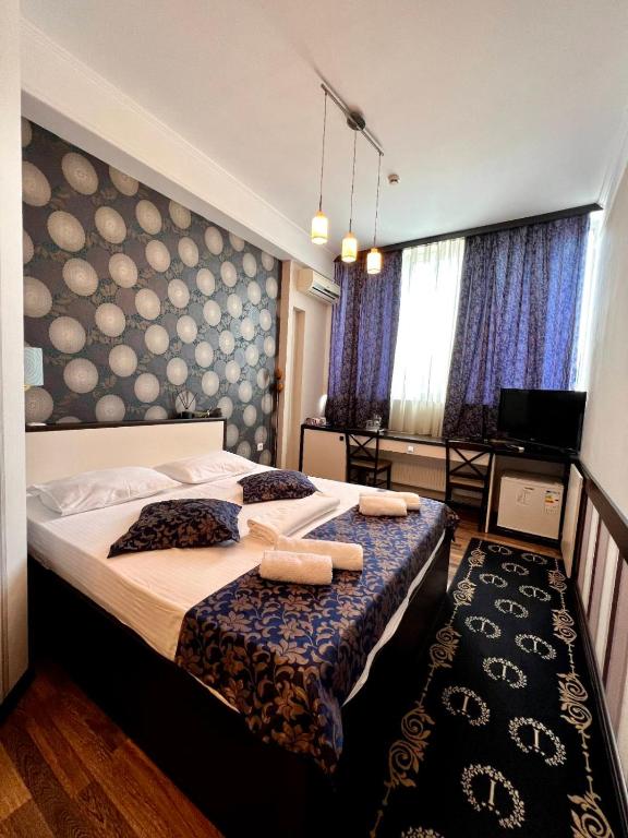 Postel nebo postele na pokoji v ubytování IRIS Hotel