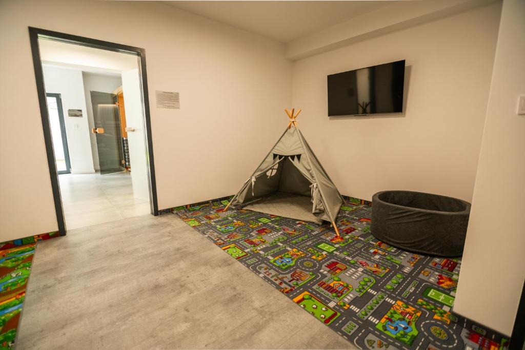 Televízia a/alebo spoločenská miestnosť v ubytovaní Apart Invest Centrum Park 2