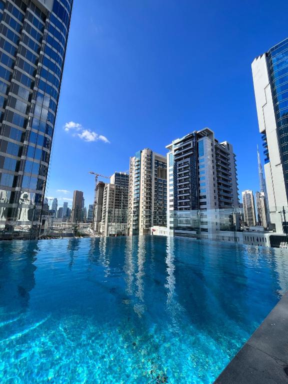 استودیو زیبا در بایز تاورز در کنار دانوب، خلیج تجاری