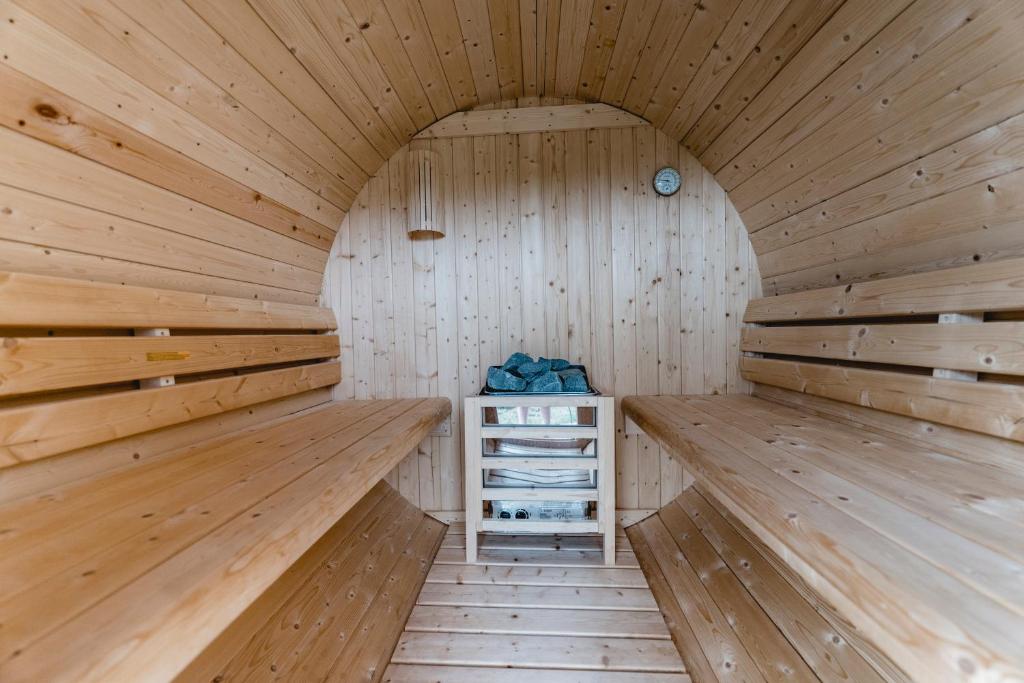 14+ Live Edge Wooden Bathtub