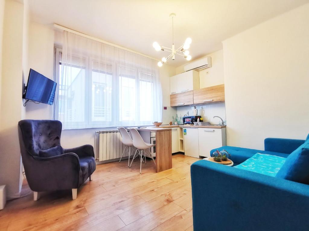 Blue and Rose Cozy - Quiet in the Best Location - Self Check-in - 5th Floor with Elevator - 