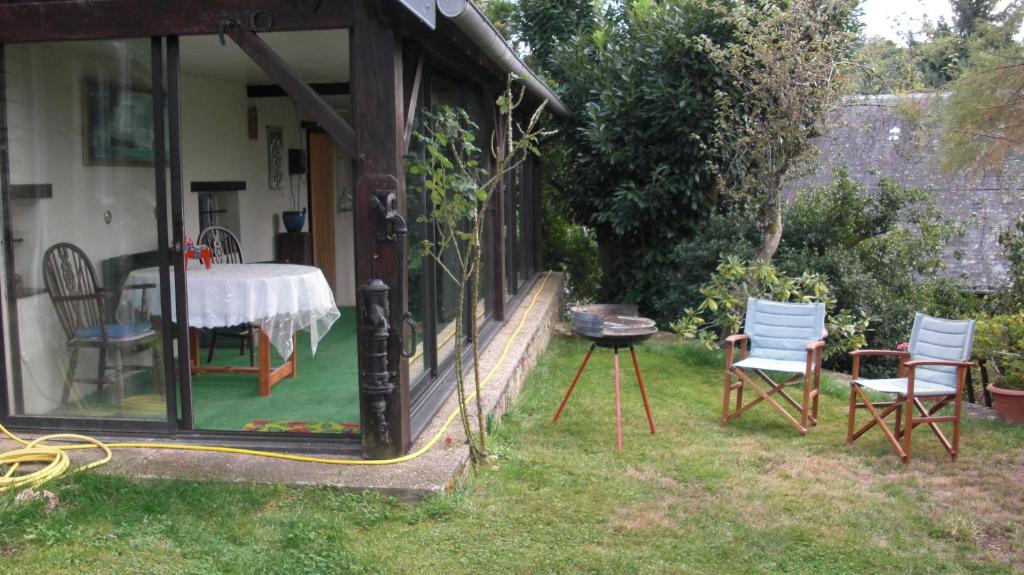 Vonkajšia záhrada v ubytovaní Captains Cabin, gite neuf dans ancienne maison campagne