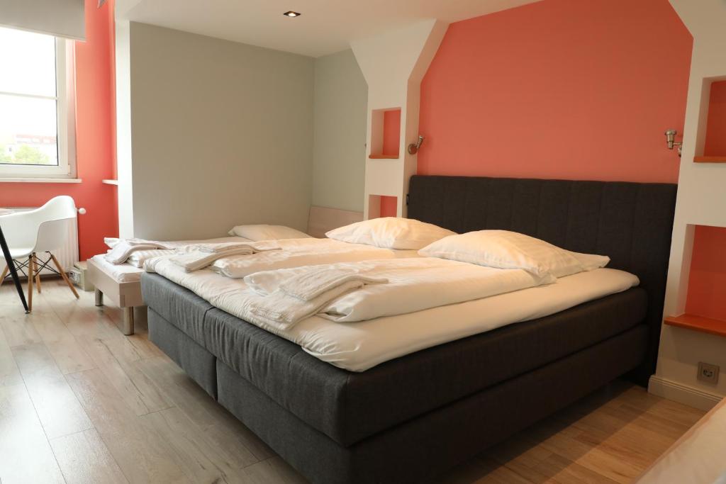 Postel nebo postele na pokoji v ubytování Art Hotel Charlottenburger Hof Berlin