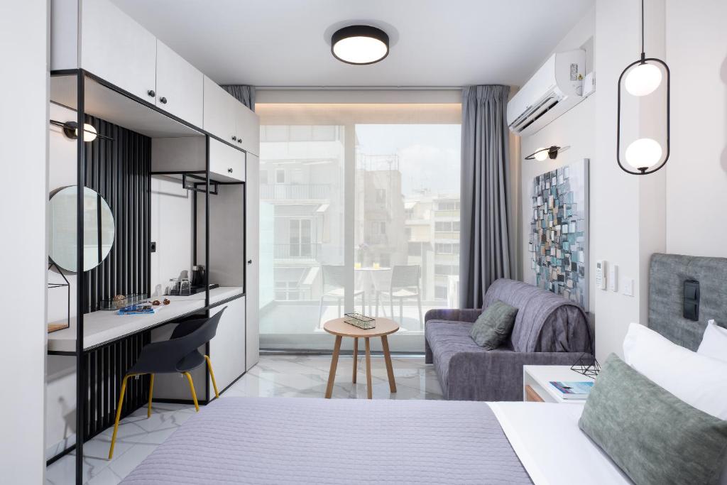 Postel nebo postele na pokoji v ubytování Enattica Suites
