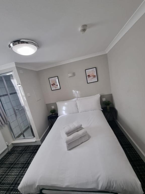 Howard Winchester Hotel - Single Room With Shared Toilet