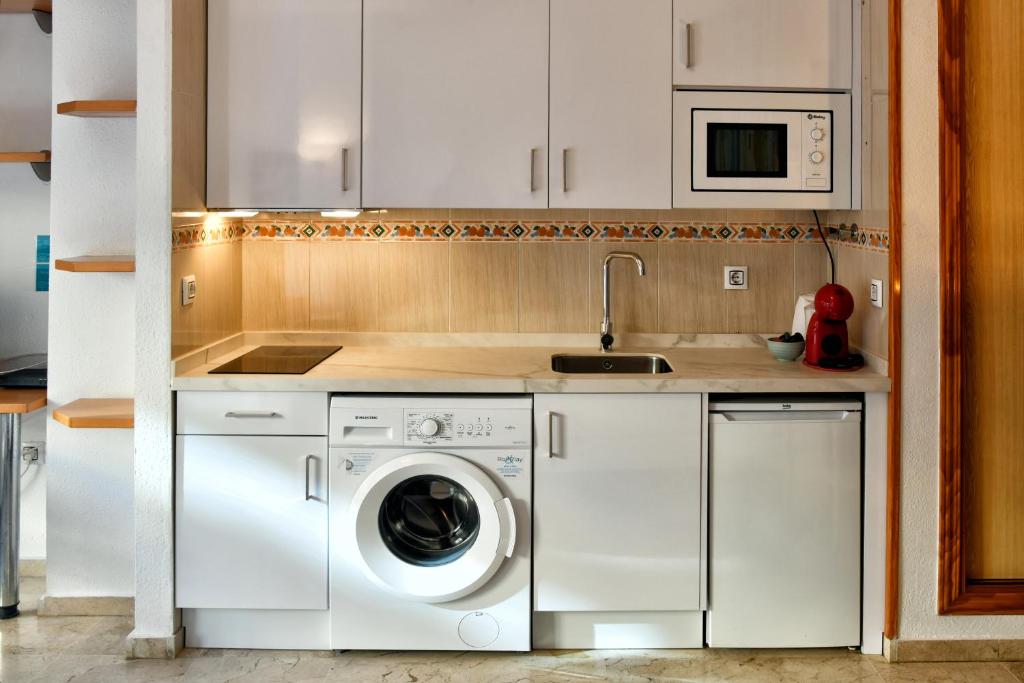 Kuchyňa alebo kuchynka v ubytovaní WonderStays Apartamentos Vela