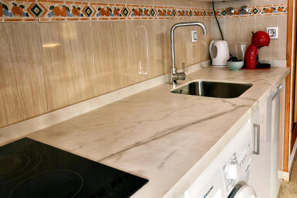 Kuchyňa alebo kuchynka v ubytovaní WonderStays Apartamentos Vela