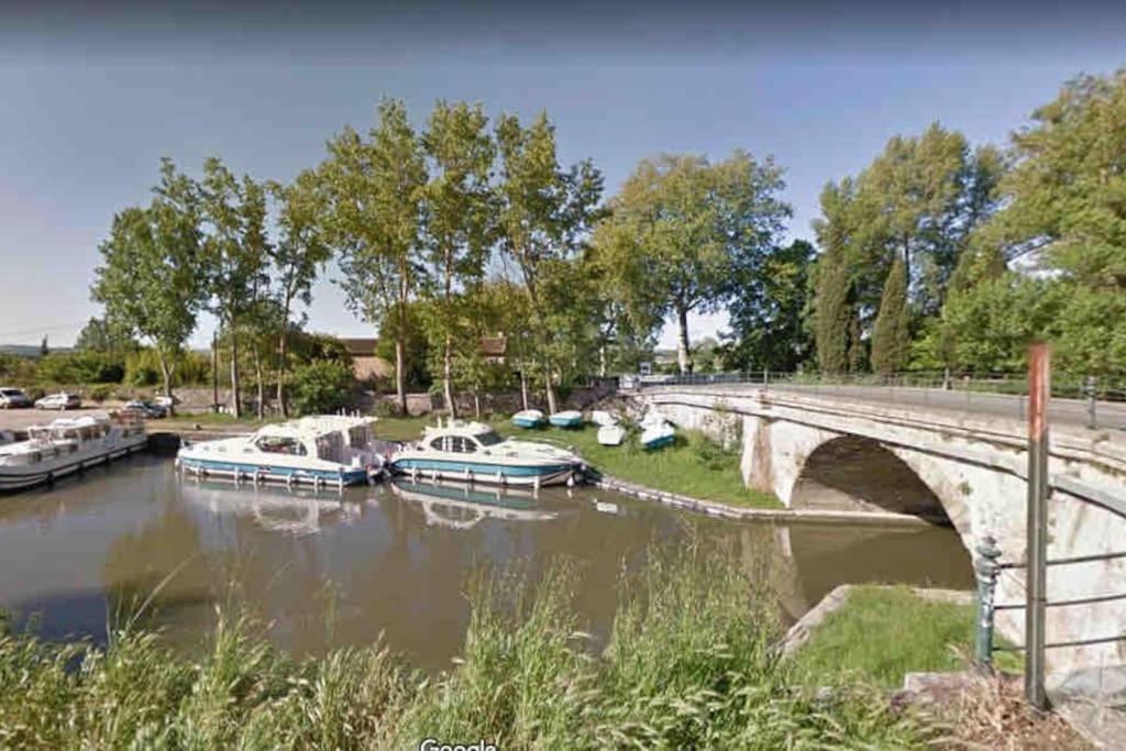Výhled na řeku, která protéká v blízkosti apartmánu