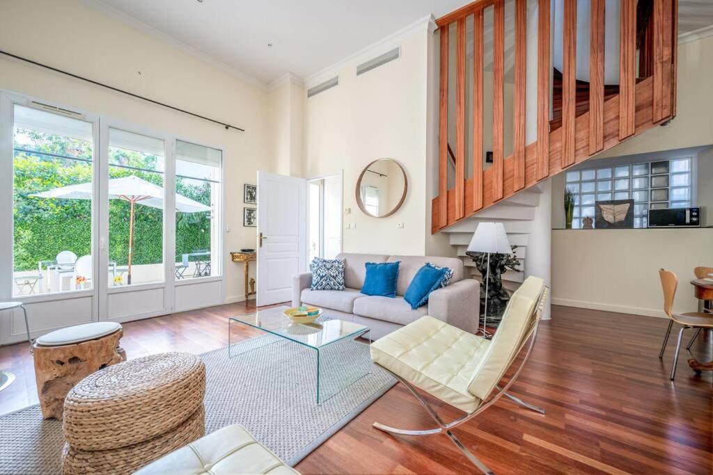 Very nice 2 bedroom 2 bathroom apartment with terrace a few steps from the central Rue d Antibes