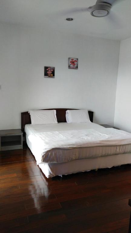 Happy Garden - Deluxe Double Room