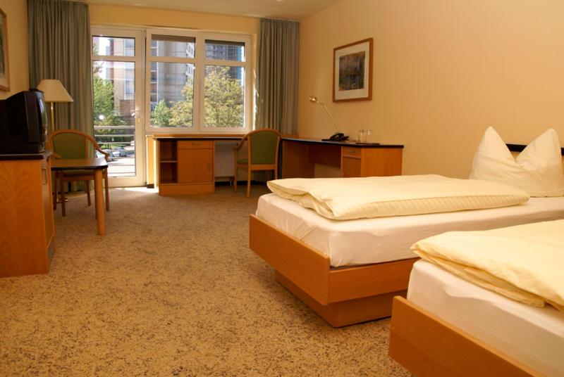 Postel nebo postele na pokoji v ubytování Hotel Am Weberplatz