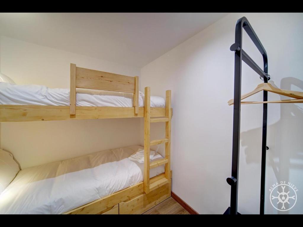 Postel nebo postele na pokoji v ubytování MONTLUDE de Alma de Nieve