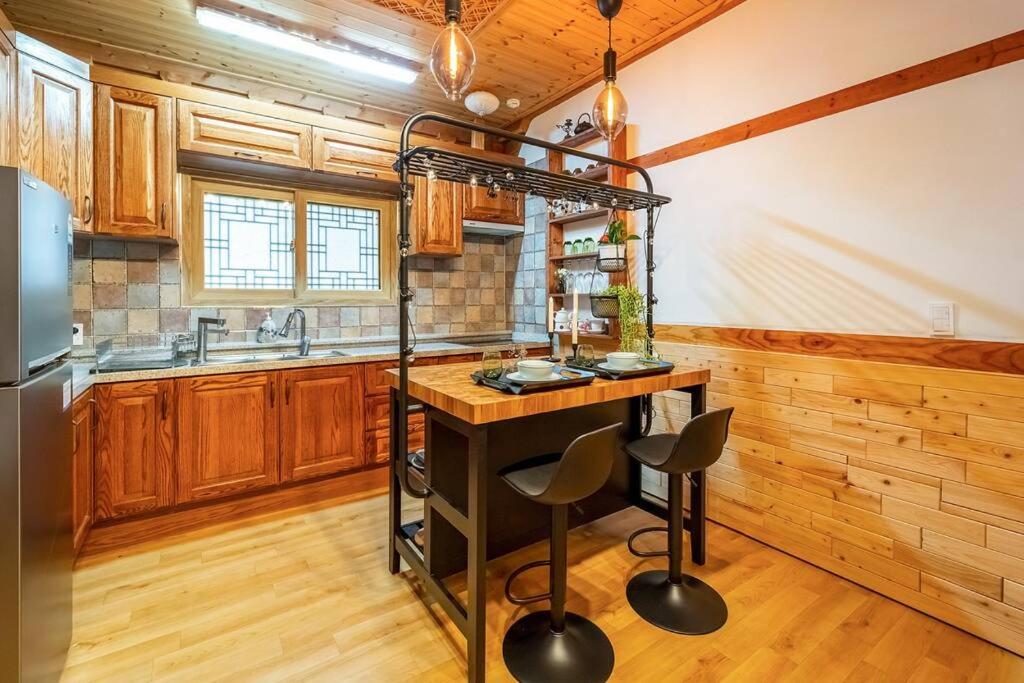 Kuchyň nebo kuchyňský kout v ubytování Ellon Hanok Pension