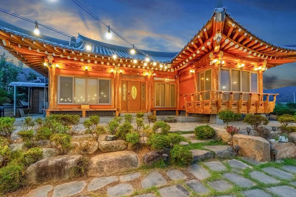 Zahrada ubytování Ellon Hanok Pension