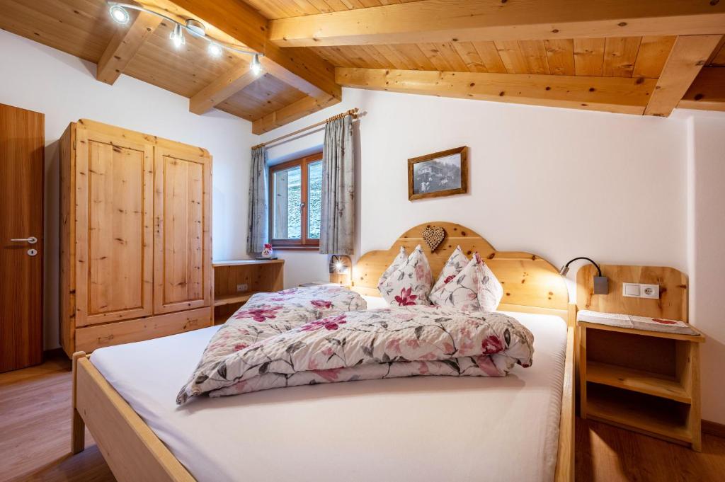 Postel nebo postele na pokoji v ubytování Raffreiderhof Apt Fichte