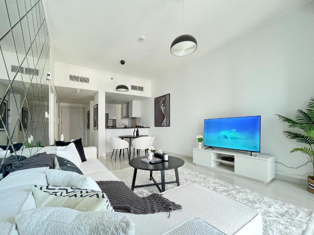 Trophy – Palm View Amora Casa