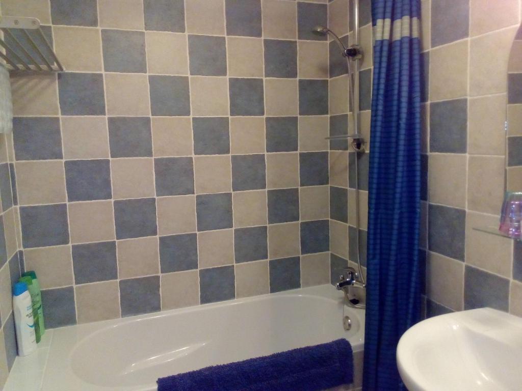 A bathroom at Casa en la Plaza, Hinojares - Ideal for exploring the area