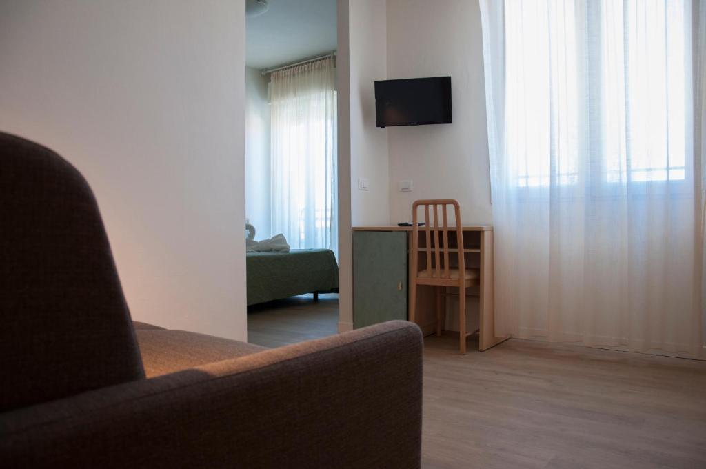 TV a/nebo společenská místnost v ubytování Hotel Ondina e Milazzo
