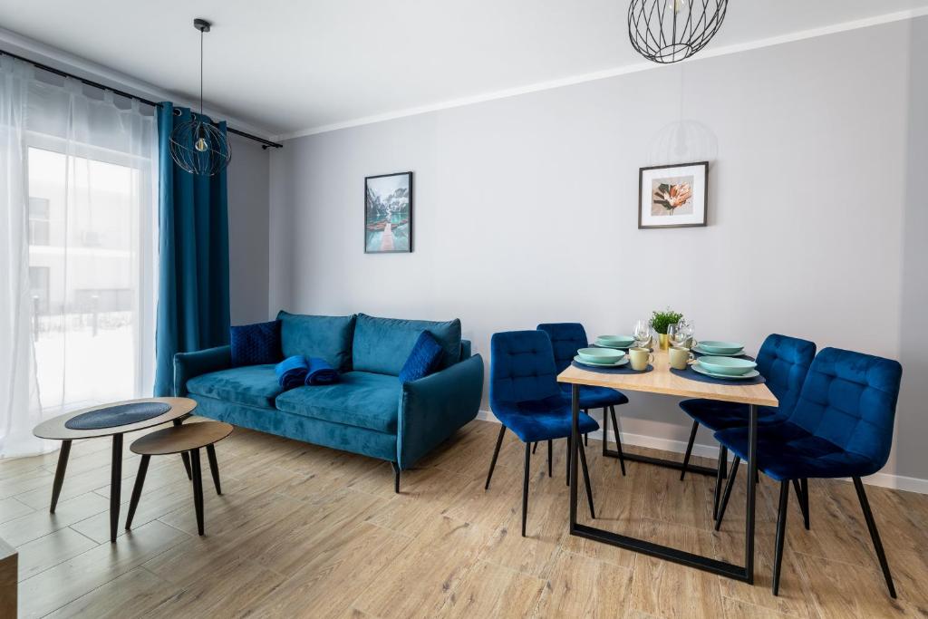 Posedenie v ubytovaní Apartament Słoneczny z tarasem i ogrodem