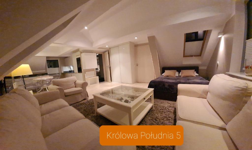 Posedenie v ubytovaní Apartamenty Ekslibris