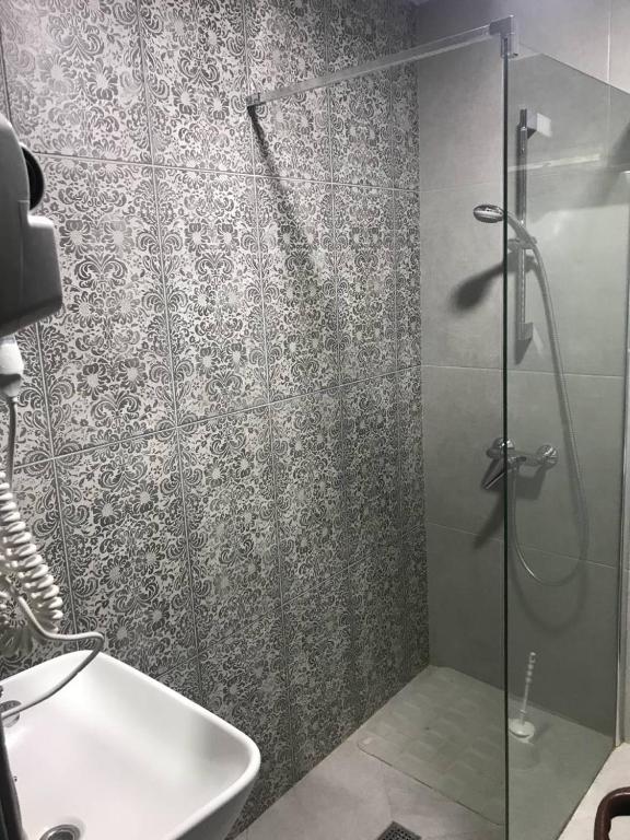 Koupelna v ubytování Hotel David Zhorzholiani
