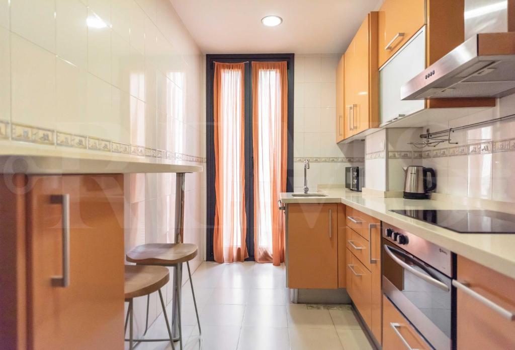 A kitchen or kitchenette at Inviting apartment in the heart of Malaga by REMS