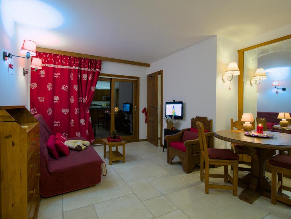 a living room with a red curtain and a table at Happy Moose - Cosy Mont Blanc View apartment in Chamonix-Mont-Blanc