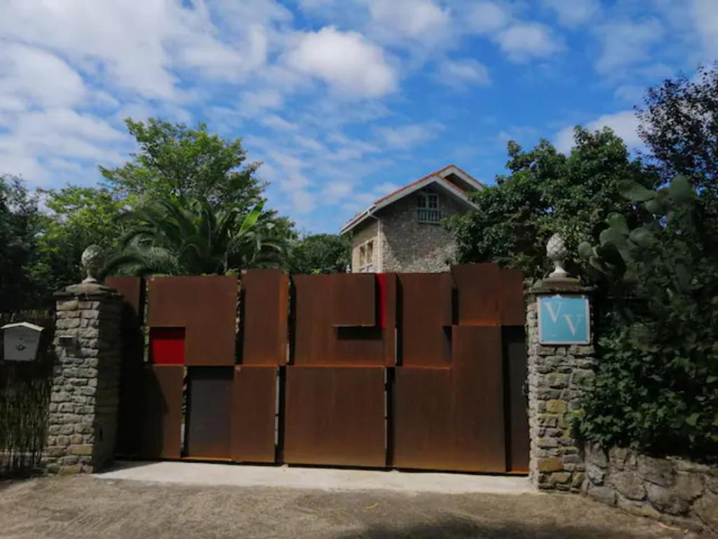 a wooden fence with a gate in front of a house at Finca La Sierra in Pillarno