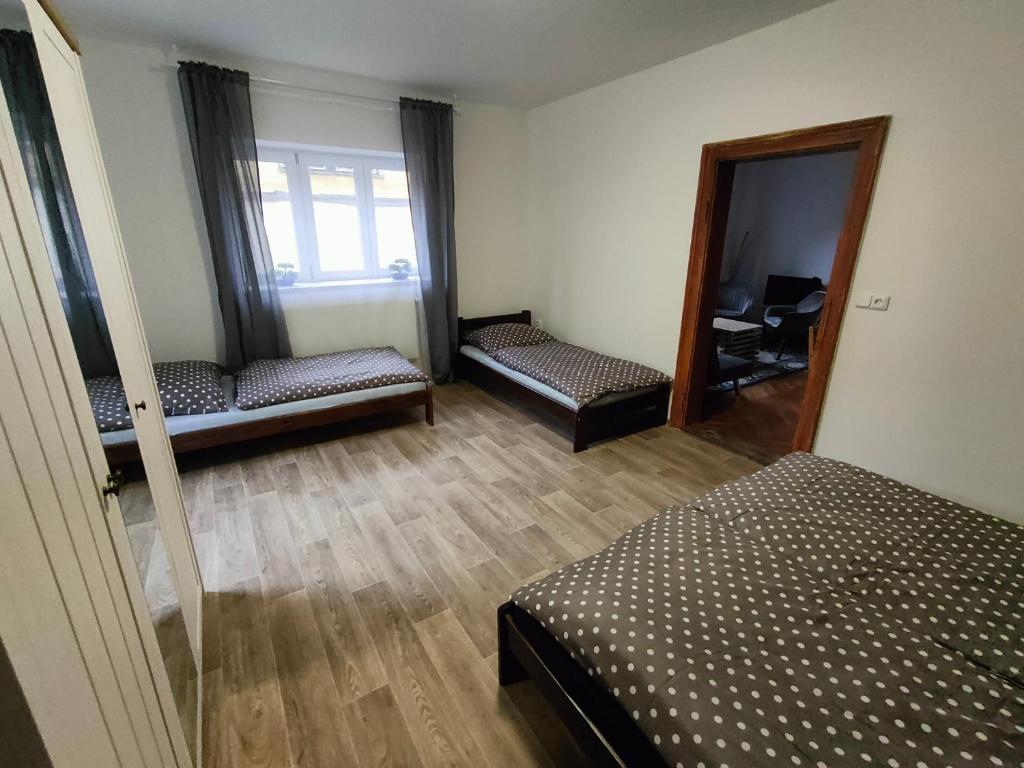 Postel nebo postele na pokoji v ubytování Apartmány Na Cestě