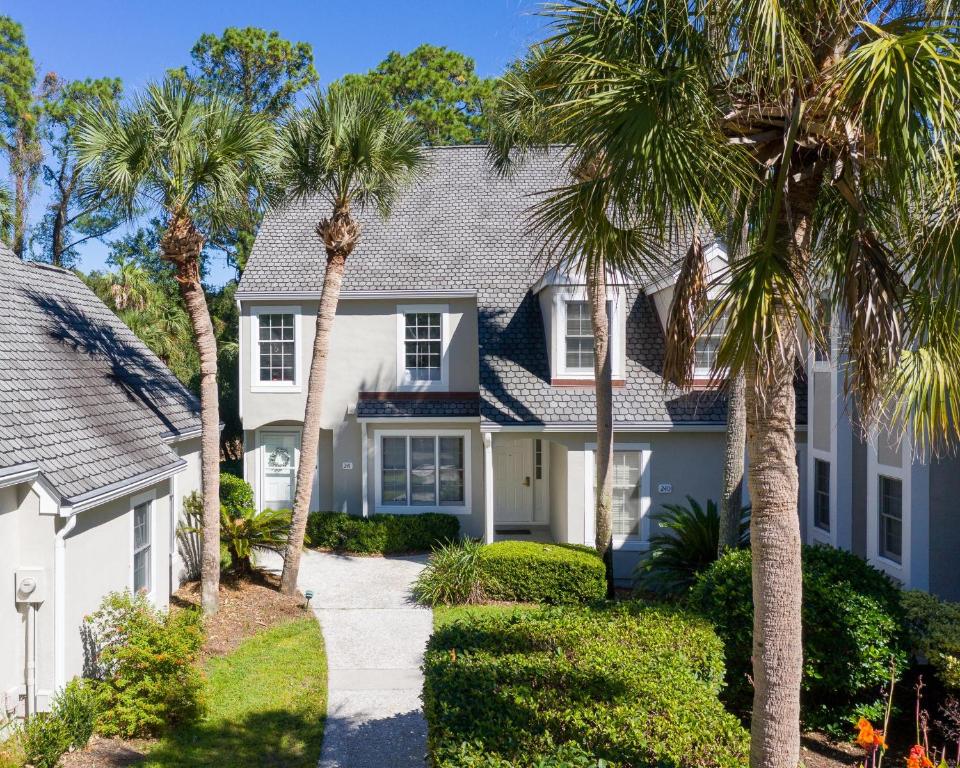 Evian 240, Hilton Head Island (updated prices 2024)