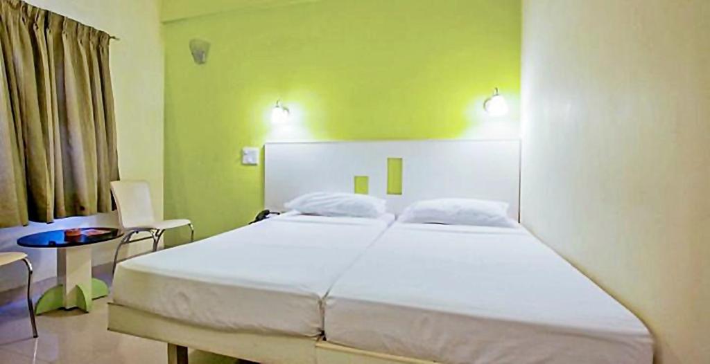 Postel nebo postele na pokoji v ubytování Hotel Pandian